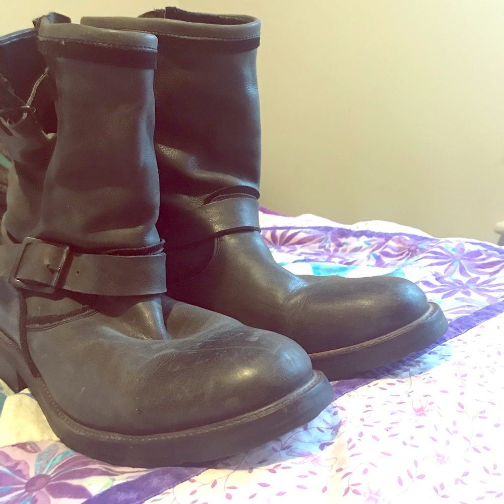 Leather moto boots